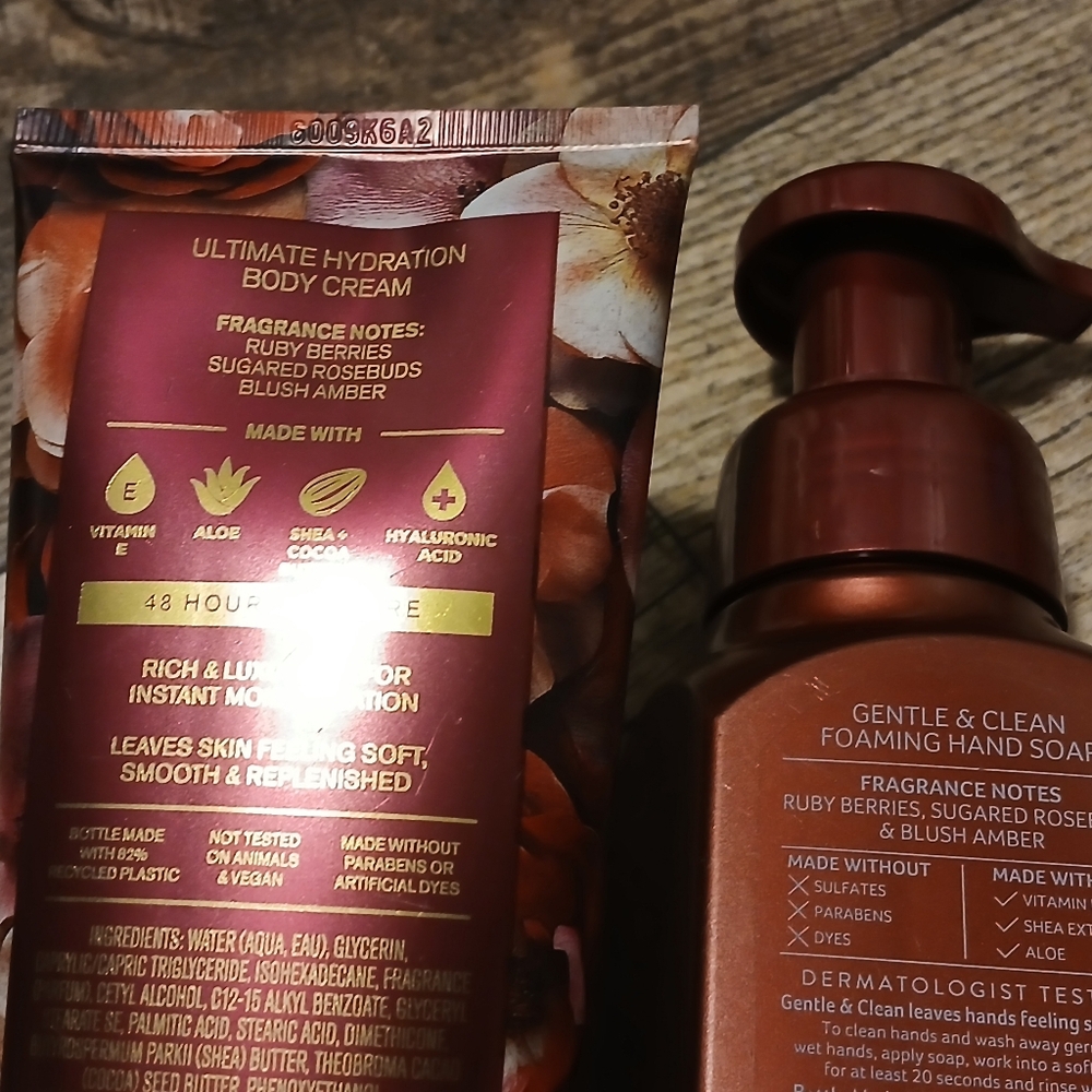 Bath & Body Works Covered In Roses Set - Picture 3 of 4